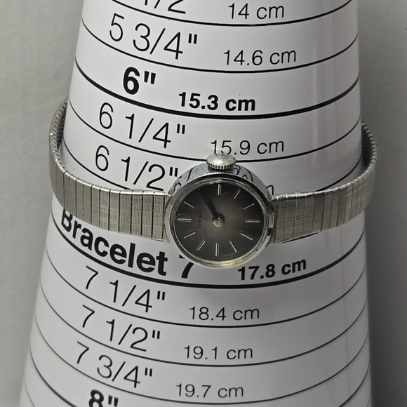 1974 Vintage Womens Timex Chrome Plated 17 Jewels Manual Wind Watch Petite Runs - Picture 7 of 10